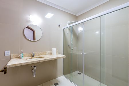 Casa à venda com 309m², 4 quartos e 8 vagasBanheiro social