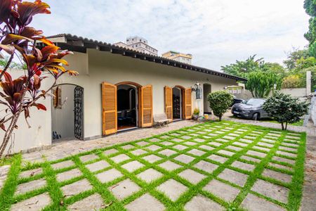 Casa à venda com 309m², 4 quartos e 8 vagasGaragem e jardim