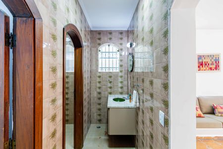 Casa à venda com 309m², 4 quartos e 8 vagasSalão  - Banheiro