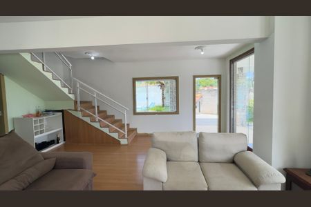Sala de casa para alugar com 8 quartos, 800m² em Jardim Interlagos, Maricá