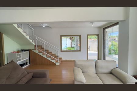 Sala de casa para alugar com 8 quartos, 800m² em Jardim Interlagos, Maricá