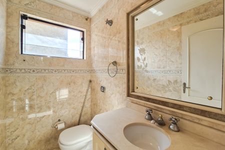 Casa à venda com 300m², 4 quartos e 4 vagas Casa à venda com 300m², 4 quartos e 4 vagasBanheiro da Suíte 1