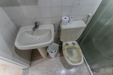 Casa de condomínio para alugar com 500m², 4 quartos e 3 vagas Casa de condomínio para alugar com 500m², 4 quartos e 3 vagasBanheiro social