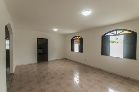 Casa de condomínio para alugar com 500m², 4 quartos e 3 vagas Casa de condomínio para alugar com 500m², 4 quartos e 3 vagasSala