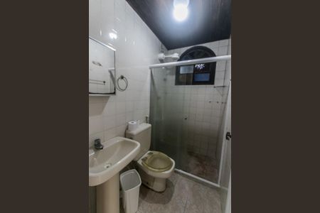 Casa de condomínio para alugar com 500m², 4 quartos e 3 vagas Casa de condomínio para alugar com 500m², 4 quartos e 3 vagasBanheiro social