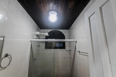Casa de condomínio para alugar com 500m², 4 quartos e 3 vagas Casa de condomínio para alugar com 500m², 4 quartos e 3 vagasBanheiro social
