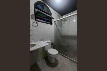 Casa de condomínio para alugar com 500m², 4 quartos e 3 vagas Casa de condomínio para alugar com 500m², 4 quartos e 3 vagasBanheiro do Quarto 4
