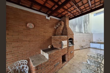 Casa à venda com 180m², 3 quartos e 2 vagas Casa à venda com 180m², 3 quartos e 2 vagasQuintal