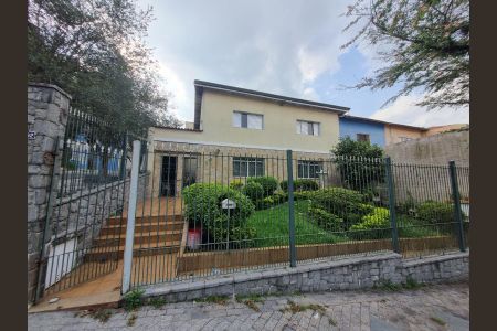 Casa à venda com 180m², 3 quartos e 2 vagas Casa à venda com 180m², 3 quartos e 2 vagasFachada
