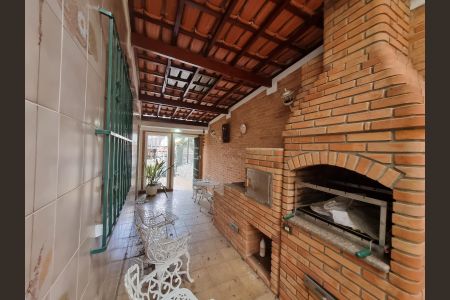 Casa à venda com 180m², 3 quartos e 2 vagas Casa à venda com 180m², 3 quartos e 2 vagasQuintal