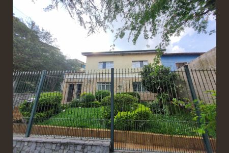 Casa à venda com 180m², 3 quartos e 2 vagas Casa à venda com 180m², 3 quartos e 2 vagasFachada