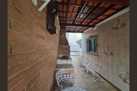 Casa à venda com 180m², 3 quartos e 2 vagas Casa à venda com 180m², 3 quartos e 2 vagasQuintal