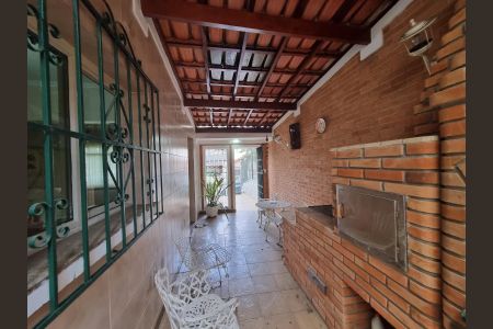 Casa à venda com 180m², 3 quartos e 2 vagas Casa à venda com 180m², 3 quartos e 2 vagasQuintal