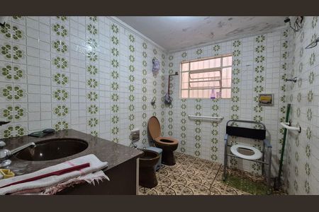 Banheiro de casa à venda com 4 quartos, 165m² em Parque Oratório, Santo André