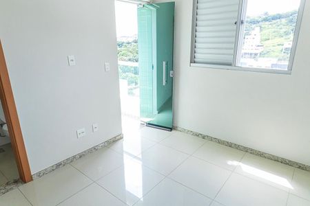 Quarto 2/ suite/ varanda de apartamento para alugar com 2 quartos, 57m² em Castelo, Belo Horizonte