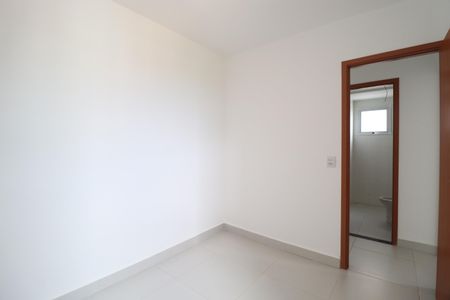 Quarto 1 de apartamento para alugar com 2 quartos, 53m² em Novo Mundo, Uberlândia
