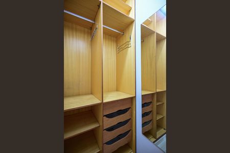 Apartamento para alugar com 60m², 2 quartos e 2 vagasArmário da Suíte 