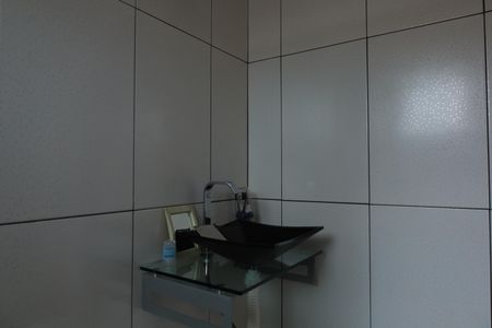 Casa de condomínio para alugar com 62m², 2 quartos e 2 vagasBanheiro - Suíte 1