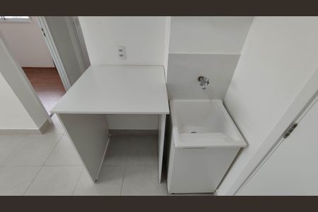 Sala / Cozinha / área de serviço de apartamento para alugar com 2 quartos, 32m² em Vila Carmosina, São Paulo