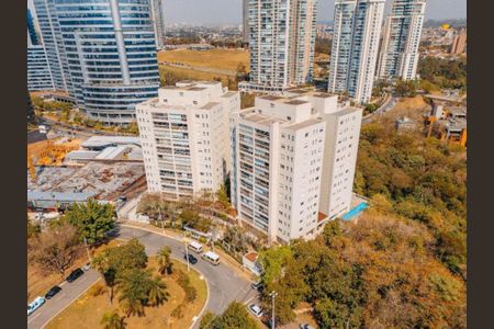 Apartamento à venda com 181m², 3 quartos e 4 vagasFoto 02
