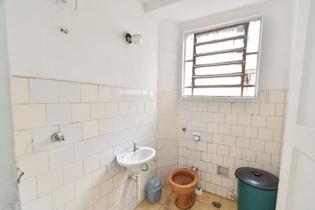 Banheiro de kitnet/studio para alugar com 1 quarto, 30m² em Liberdade, São Paulo