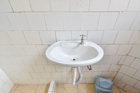 Banheiro de kitnet/studio para alugar com 1 quarto, 30m² em Liberdade, São Paulo