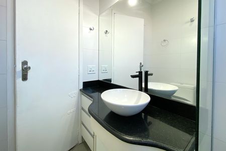 Banheiro de apartamento à venda com 3 quartos, 89m² em Prado, Belo Horizonte