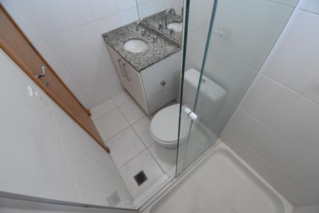 Banheiro de kitnet/studio para alugar com 1 quarto, 47m² em Centro, Curitiba