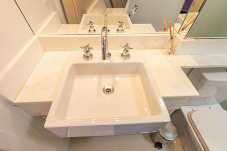 Banheiro da Suíte de kitnet/studio para alugar com 1 quarto, 47m² em Centro, Curitiba