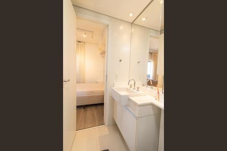 Banheiro da Suíte de kitnet/studio para alugar com 1 quarto, 47m² em Centro, Curitiba