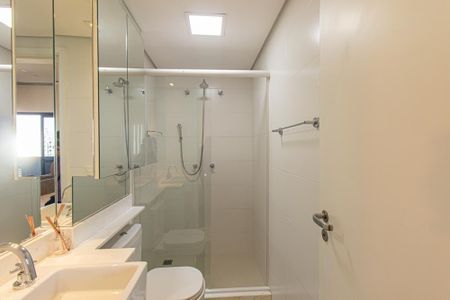 Banheiro da Suíte de kitnet/studio para alugar com 1 quarto, 47m² em Centro, Curitiba