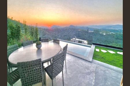 Casa de condomínio à venda com 541m², 4 quartos e 4 vagas Casa de condomínio à venda com 541m², 4 quartos e 4 vagasWhatsApp Image 2024-10-10 at 14.03