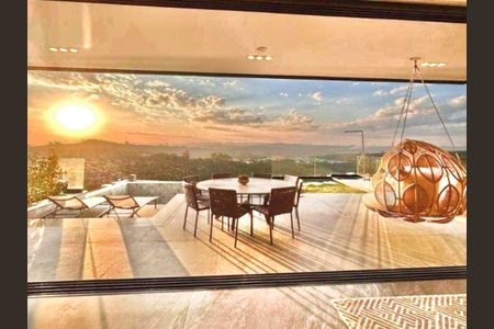 Casa de condomínio à venda com 541m², 4 quartos e 4 vagas Casa de condomínio à venda com 541m², 4 quartos e 4 vagasWhatsApp Image 2024-10-10 at 14.11