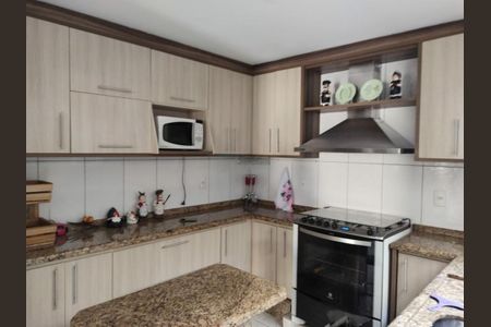 Casa à venda com 3 quartos, 152m² em Vila Bertioga, São Paulo