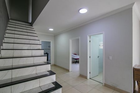 Casa para alugar com 191m², 4 quartos e 3 vagasEscada Quartos