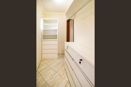 Casa para alugar com 191m², 4 quartos e 3 vagasCloset da suíte