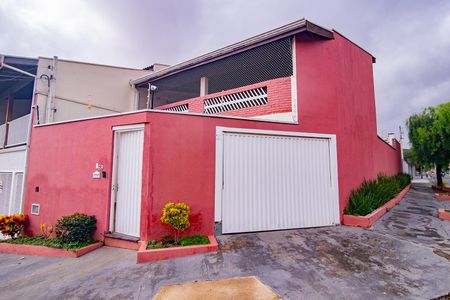 Casa para alugar com 191m², 4 quartos e 3 vagasFachada