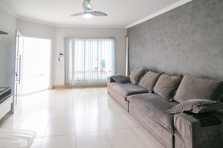 Casa para alugar com 191m², 4 quartos e 3 vagasSala