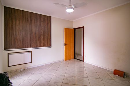 Casa para alugar com 191m², 4 quartos e 3 vagasSuite