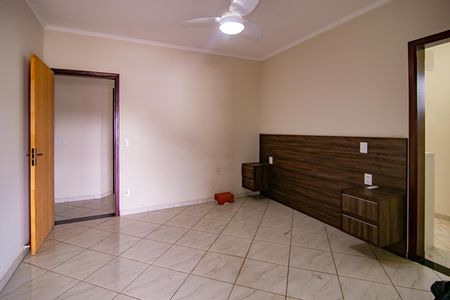 Casa para alugar com 191m², 4 quartos e 3 vagasSuite