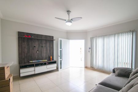 Casa para alugar com 191m², 4 quartos e 3 vagasSala