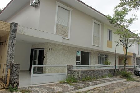 Casa para alugar com 180m², 3 quartos e 3 vagasFachada