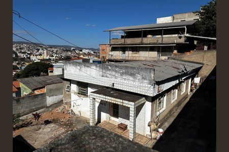 Casa à venda com 4 quartos, 200m² em Industrial, Contagem