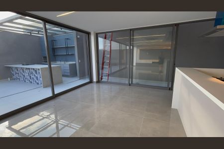 Sala de casa de condomínio à venda com 4 quartos, 388m² em Recreio dos Bandeirantes, Rio de Janeiro