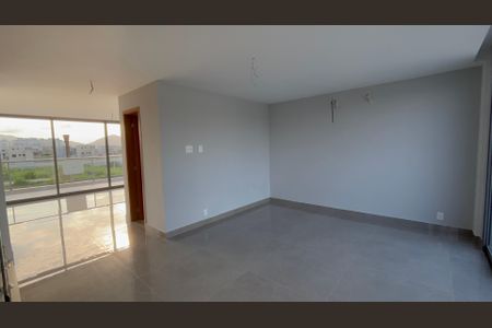 Casa de condomínio à venda com 388m², 4 quartos e 2 vagas Casa de condomínio à venda com 388m², 4 quartos e 2 vagasSala 2