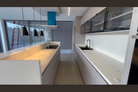 Casa de condomínio à venda com 388m², 4 quartos e 2 vagas Casa de condomínio à venda com 388m², 4 quartos e 2 vagasCozinha