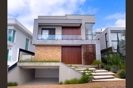 Casa de condomínio à venda com 480m², 4 quartos e 7 vagasFoto 01