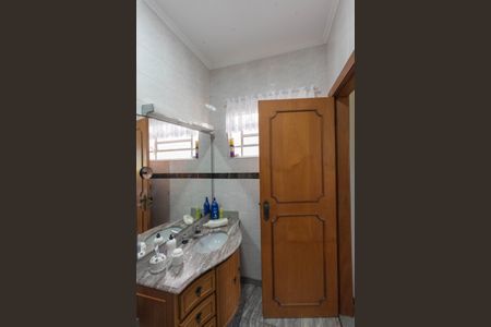 Casa à venda com 212m², 4 quartos e 3 vagas Casa à venda com 212m², 4 quartos e 3 vagasBanheiro da Suíte