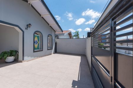 Casa à venda com 212m², 4 quartos e 3 vagas Casa à venda com 212m², 4 quartos e 3 vagasGaragem