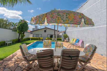 Casa à venda com 212m², 4 quartos e 3 vagas Casa à venda com 212m², 4 quartos e 3 vagasPiscina